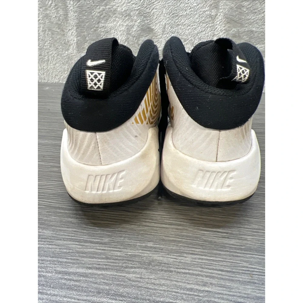 Nike Team Hustle D 9 Kids Basketball Shoes Black‎ Gold White Size 5Y Streetwear